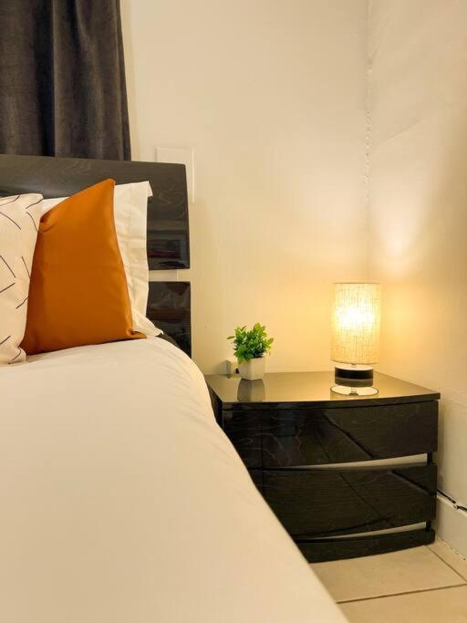 Cozy 1-Bedroom Rental In Miami Eksteriør billede